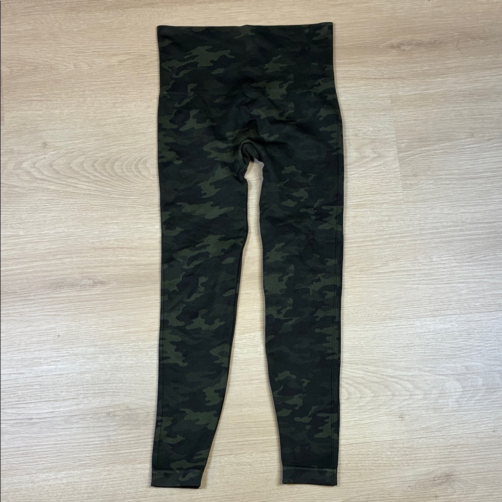 Spanx XS Women’s Green Black Camouflage Look At Me Now Seamless Leggings